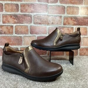Clarks Unstructured Womens Un Adorn brown loafer booties size 9.5 W